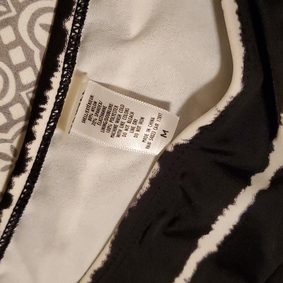 Two Old Navy tie bikinis. Small top, medium bottoms - Picture 5 of 7